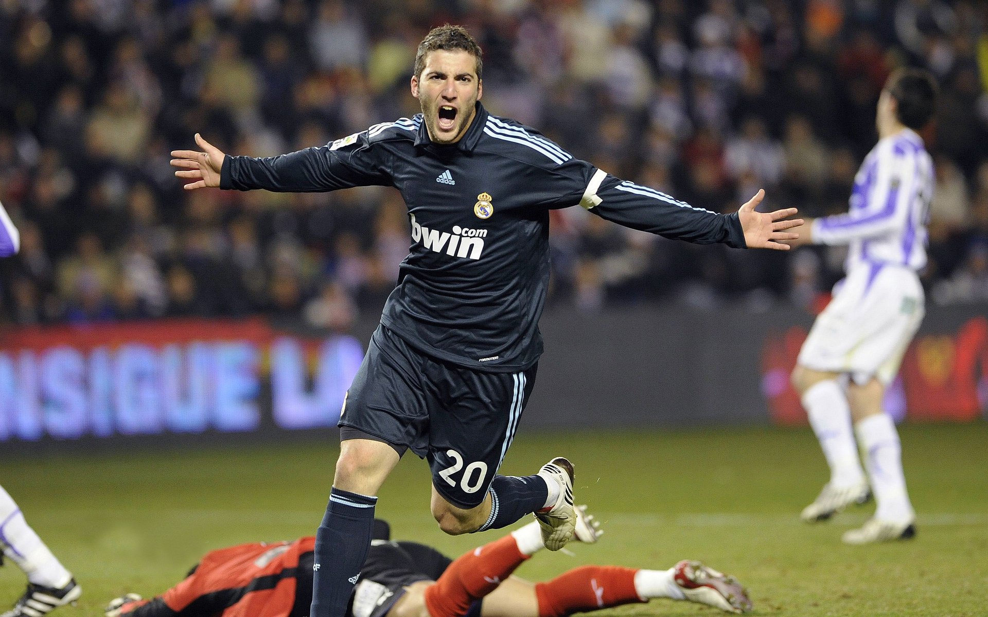 黄蜂蛰伏终亮刺,武切维奇关键战不手软率队力克辽宁